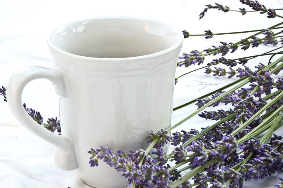 Essential Oils for Soothing a Sore Throat