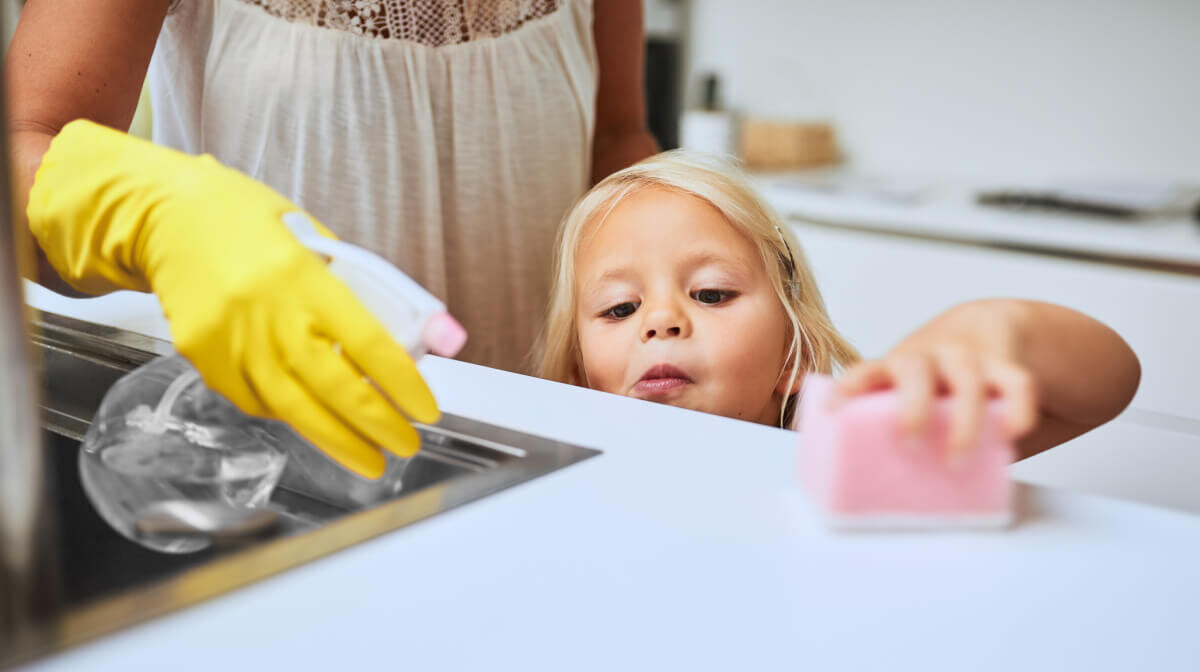 cleaning sink kid