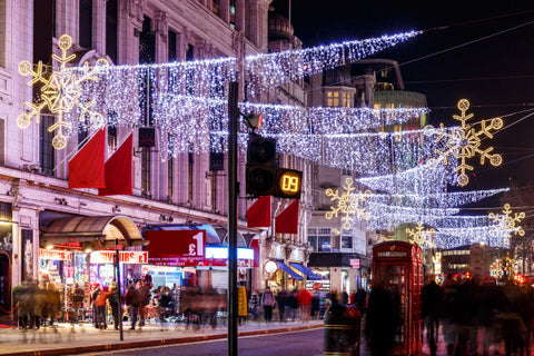 street view of London during Christmas time