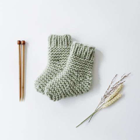 Easy Slumber Socks advanced beginner PDF knitting pattern and yarn bundle