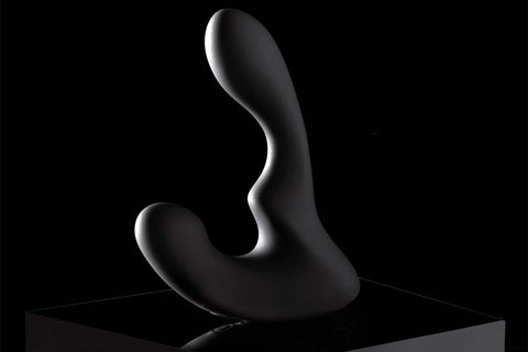 giddi tomo come hither prostate massager standing on a black pedastal