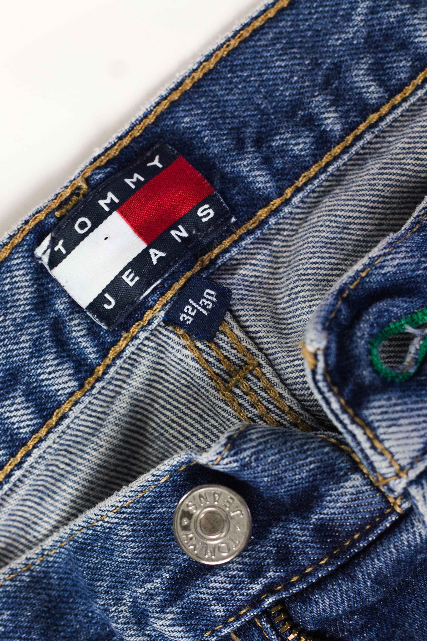 tommy hilfiger jeans logo