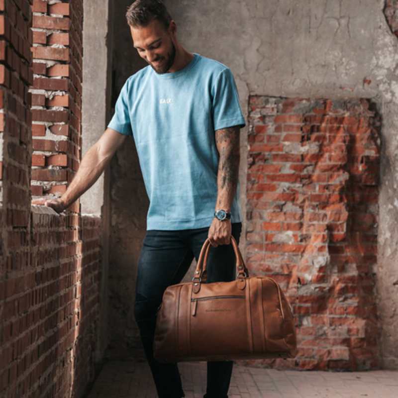 The Perfect Weekend Bag For Men: 3 Tips Before