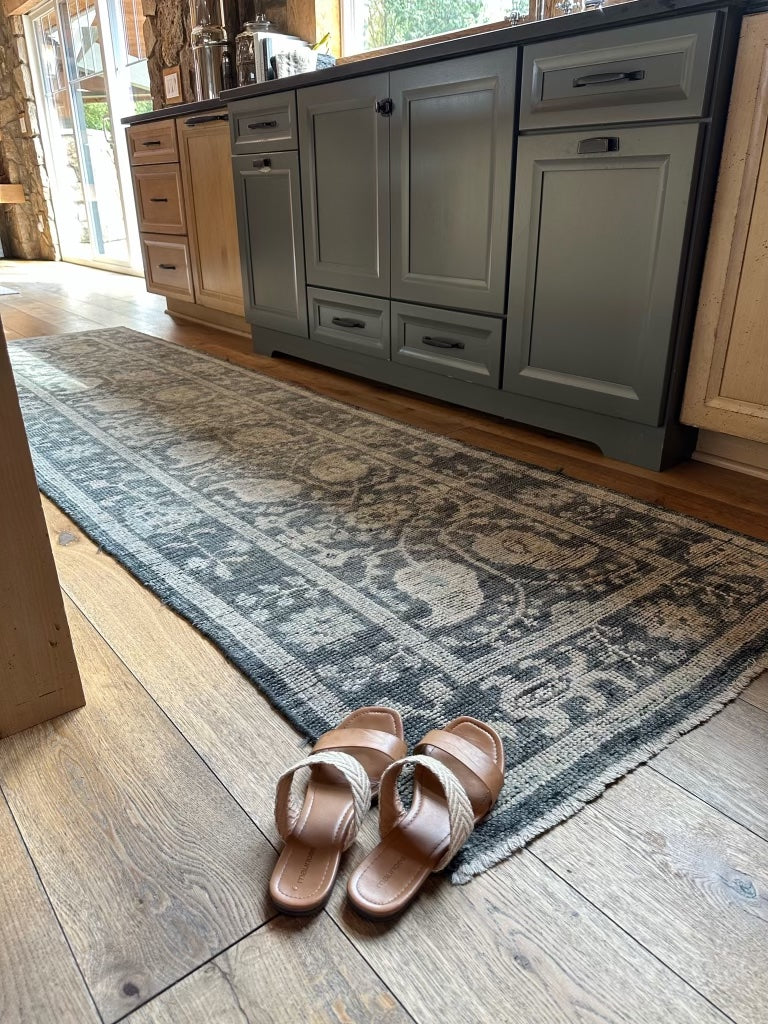 Bring a touch of antiqued beauty into your home with our Heirloom collection. This 100% wool collection tastefully honors the art of hand knotted rugs from India. Heirloom evokes a sense of unique sophistication with its traditional Serapi rug color palettes and vintage design.