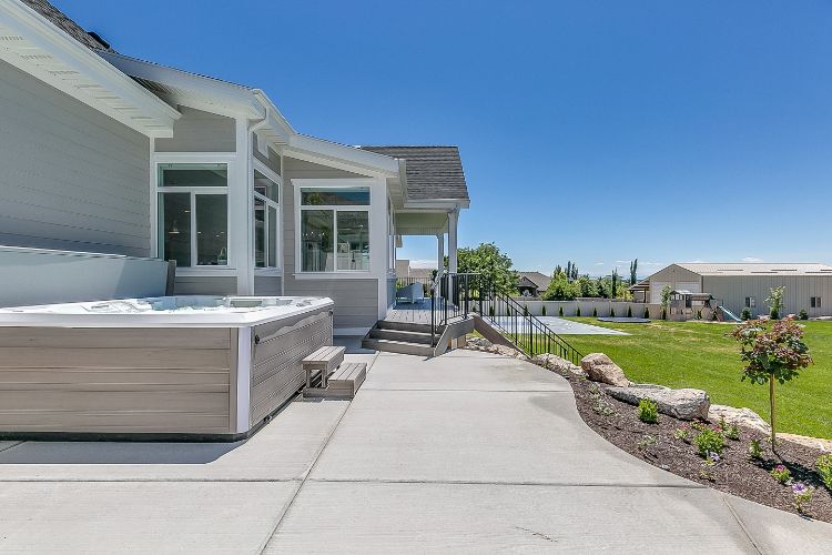 outdoor concrete patio