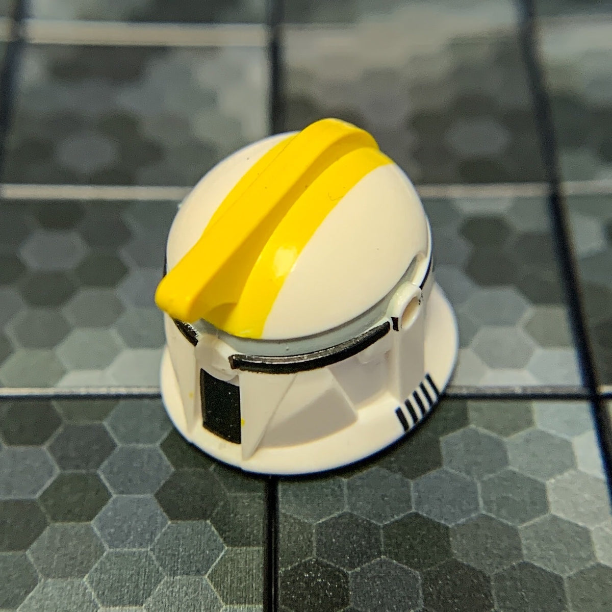 clone-trooper-327th-helmet-phase-1-yellow-markings-for-lego