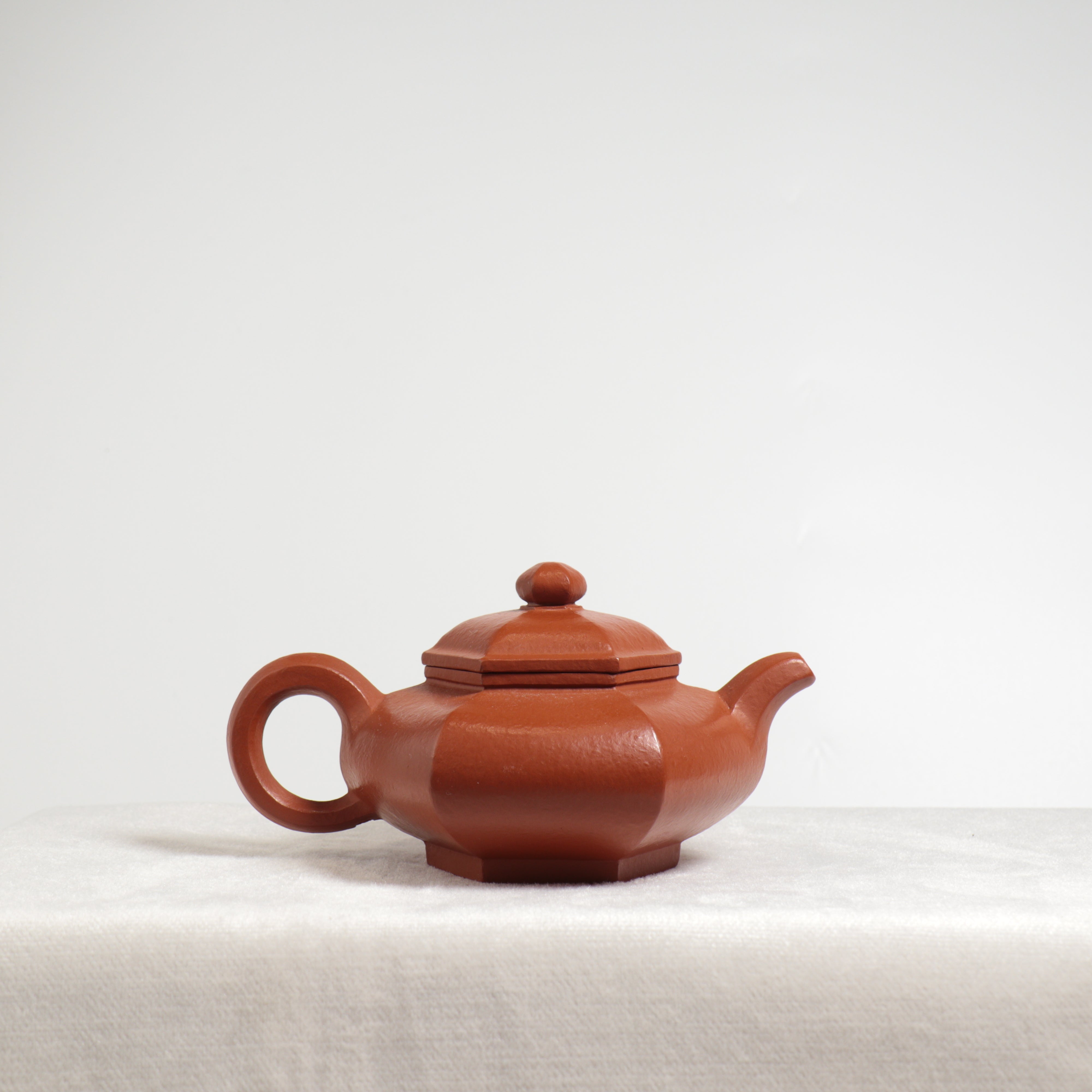 【藏六方】朱泥簡樸紫砂茶壺