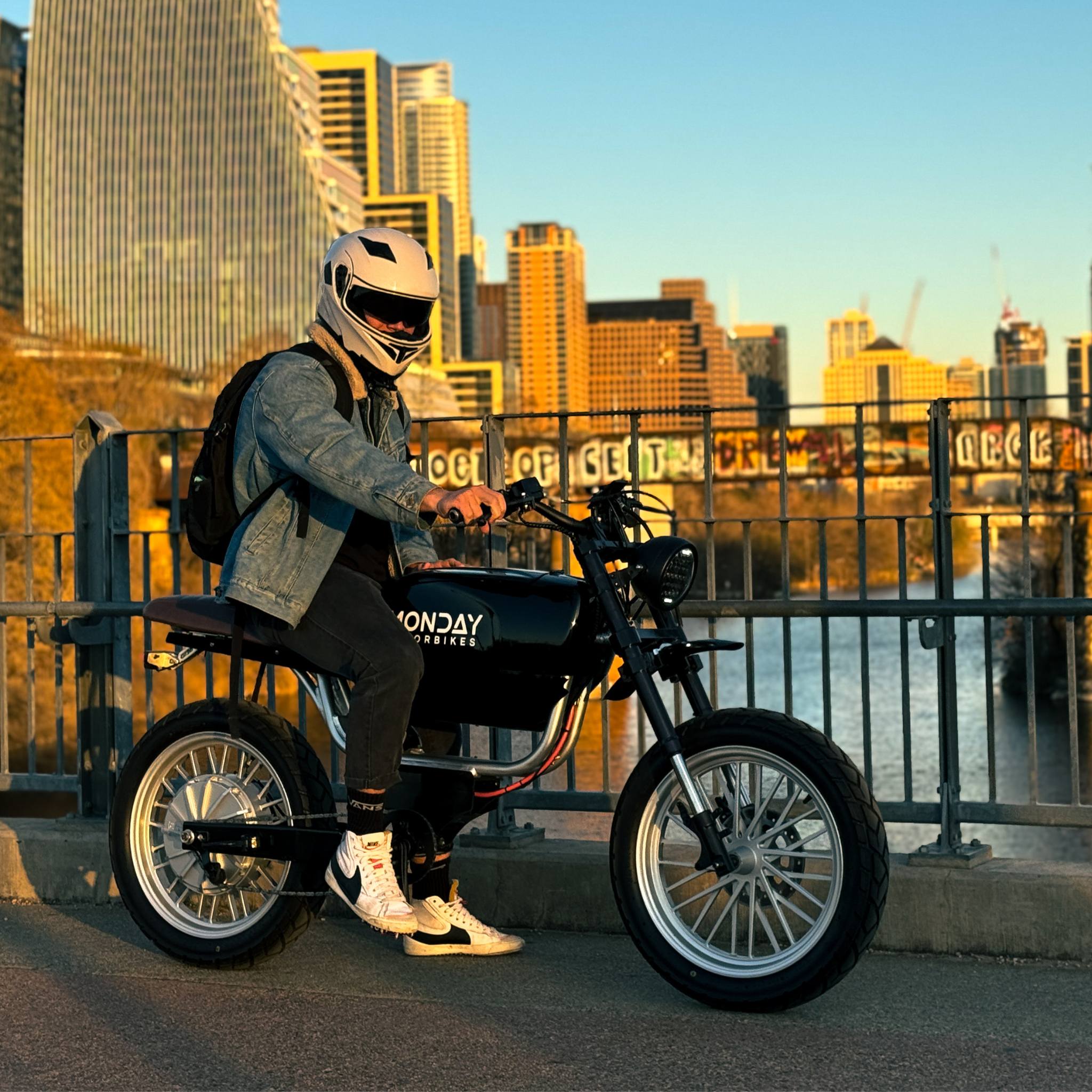 PIEZO ebike Boardwalk Newport, Monday Motorbikes