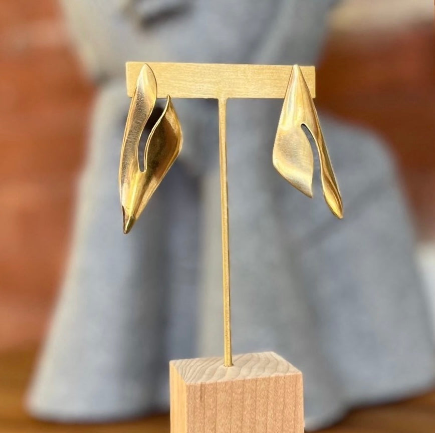 Shield Earrings in gold