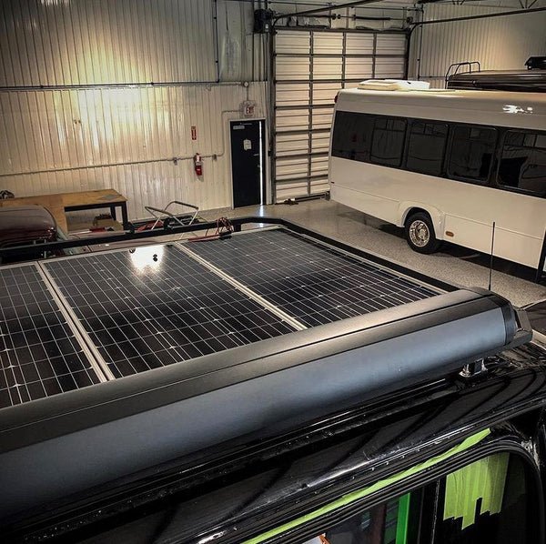 moto van, camioneta de motocross, construcción de camioneta, camioneta velocista, mercedes, energía solar