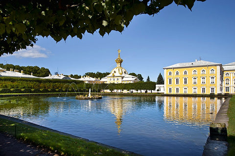 Happy Gardens - Peterhof Park and Gardens