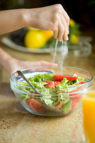 <a href="https://www.freepik.com/free-photo/hands-salting-a-green-salad_1281006.htm">Designed by Freepik</a>