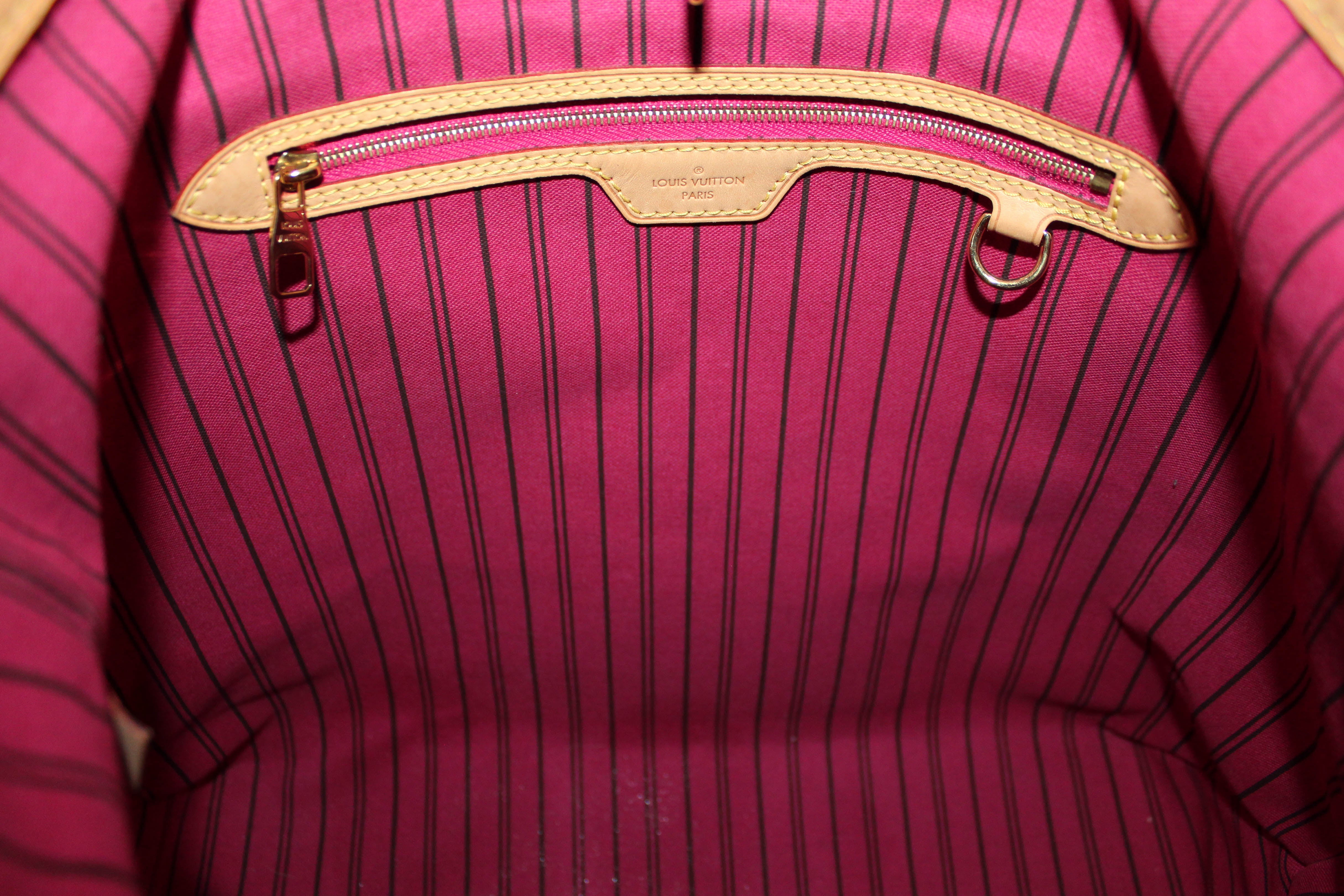 Authentic Louis Vuitton Classic Monogram Delightful MM Hobo Bag – Paris Station Shop