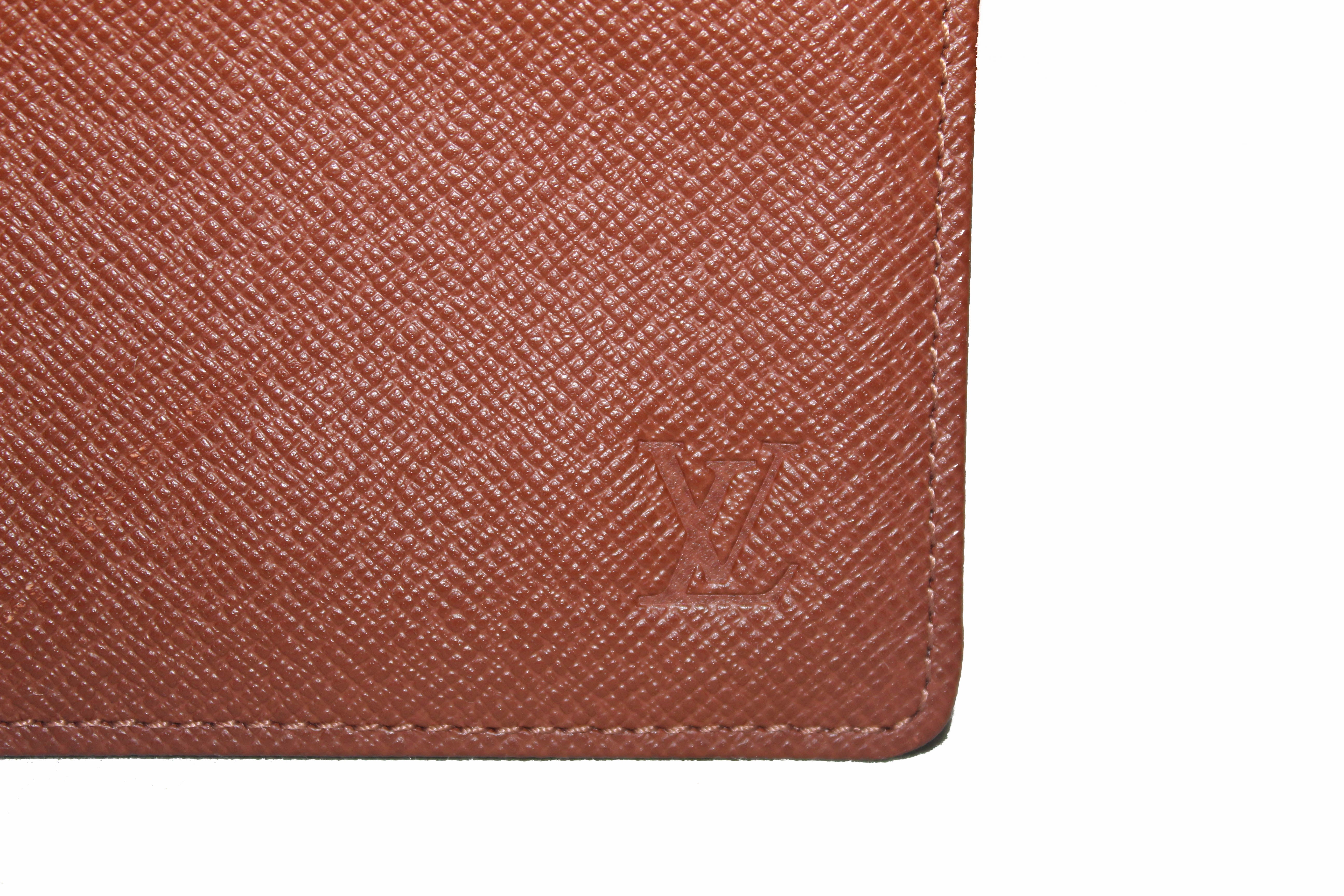 Authentic Louis Vuitton Brown Taiga Leather Picture ID/Card Holder – Paris Station Shop