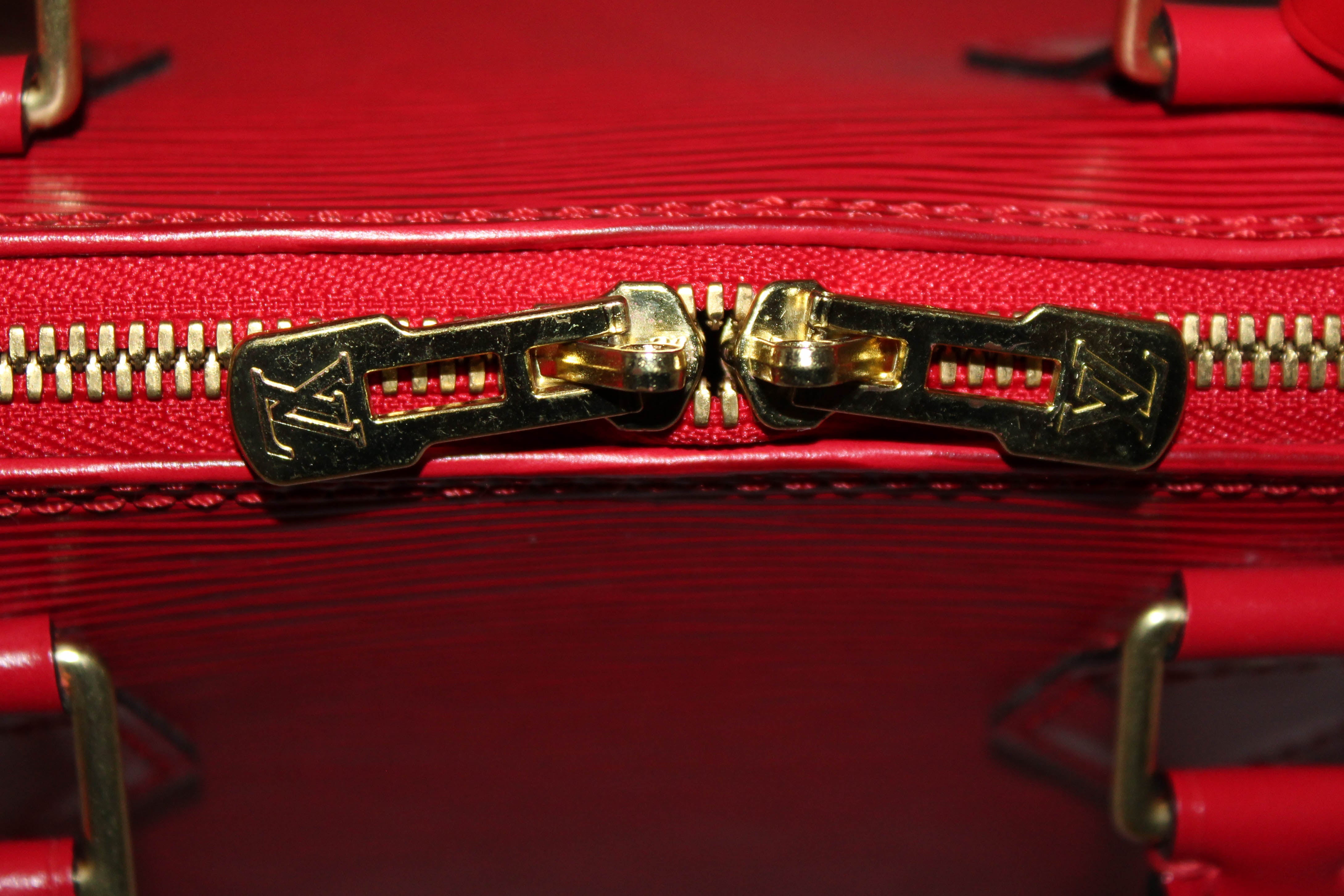 Louis Vuitton Castilian Red EPI Saint Jacques GM - Handbag | Pre-owned & Certified | used Second Hand | Unisex