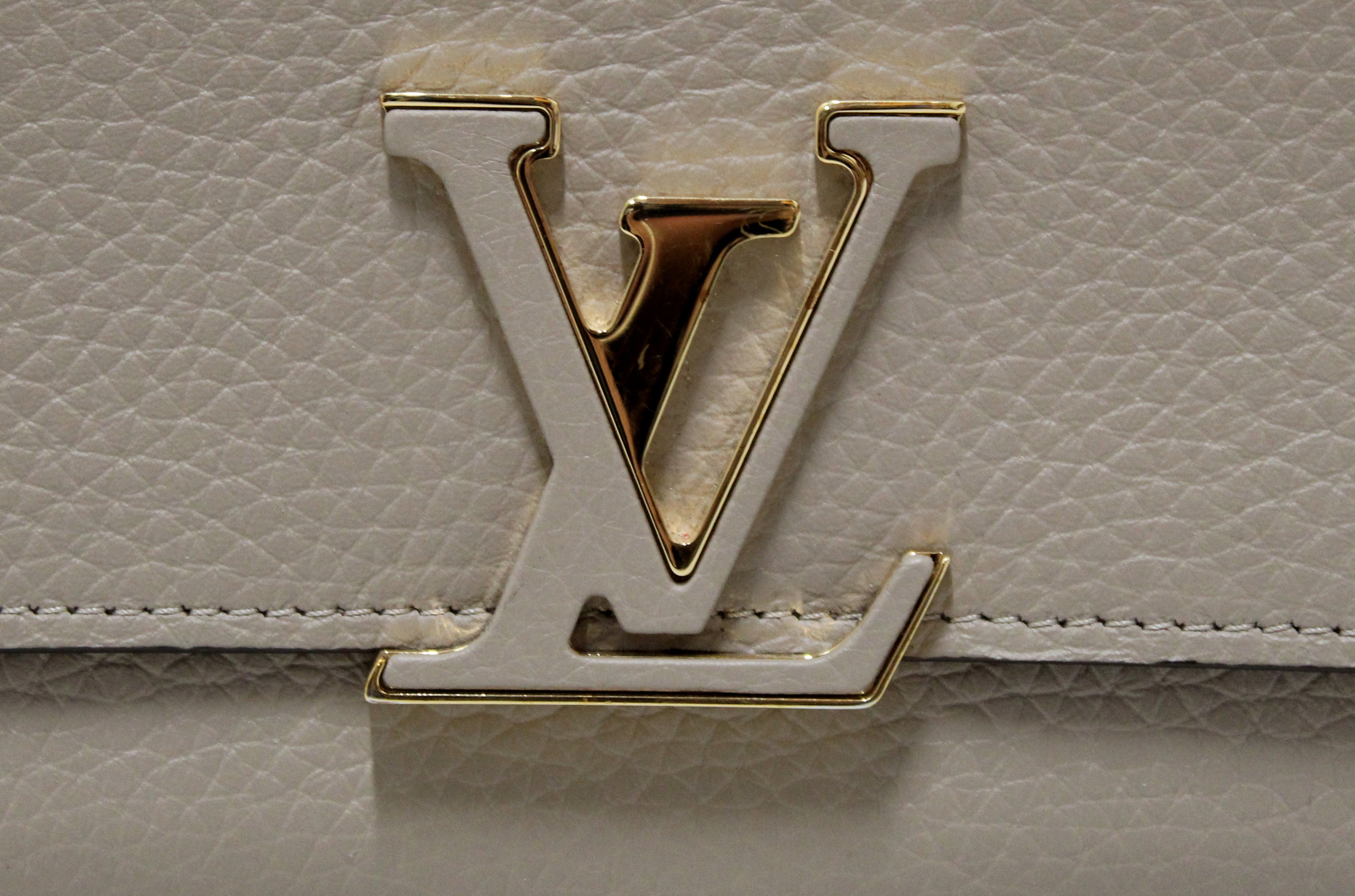 Authentic Louis Vuitton Galet Taurillon Leather Capucines Wallet ...