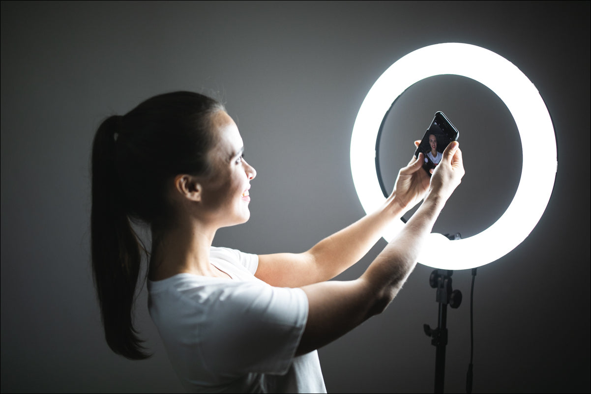 vlogs with ring light with adjustable stand