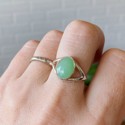 Rose cut chrysoprase silver bezel ring with split band