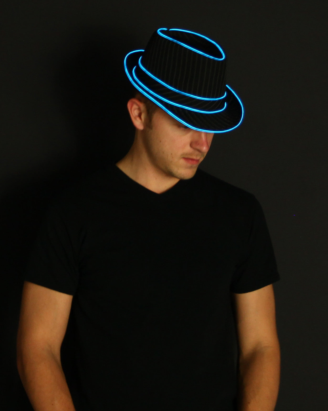Light hat. Fedora. Неоновый мужчина в шляпе. Шляпа Федора певца. Одежда в стиле неон мужская.