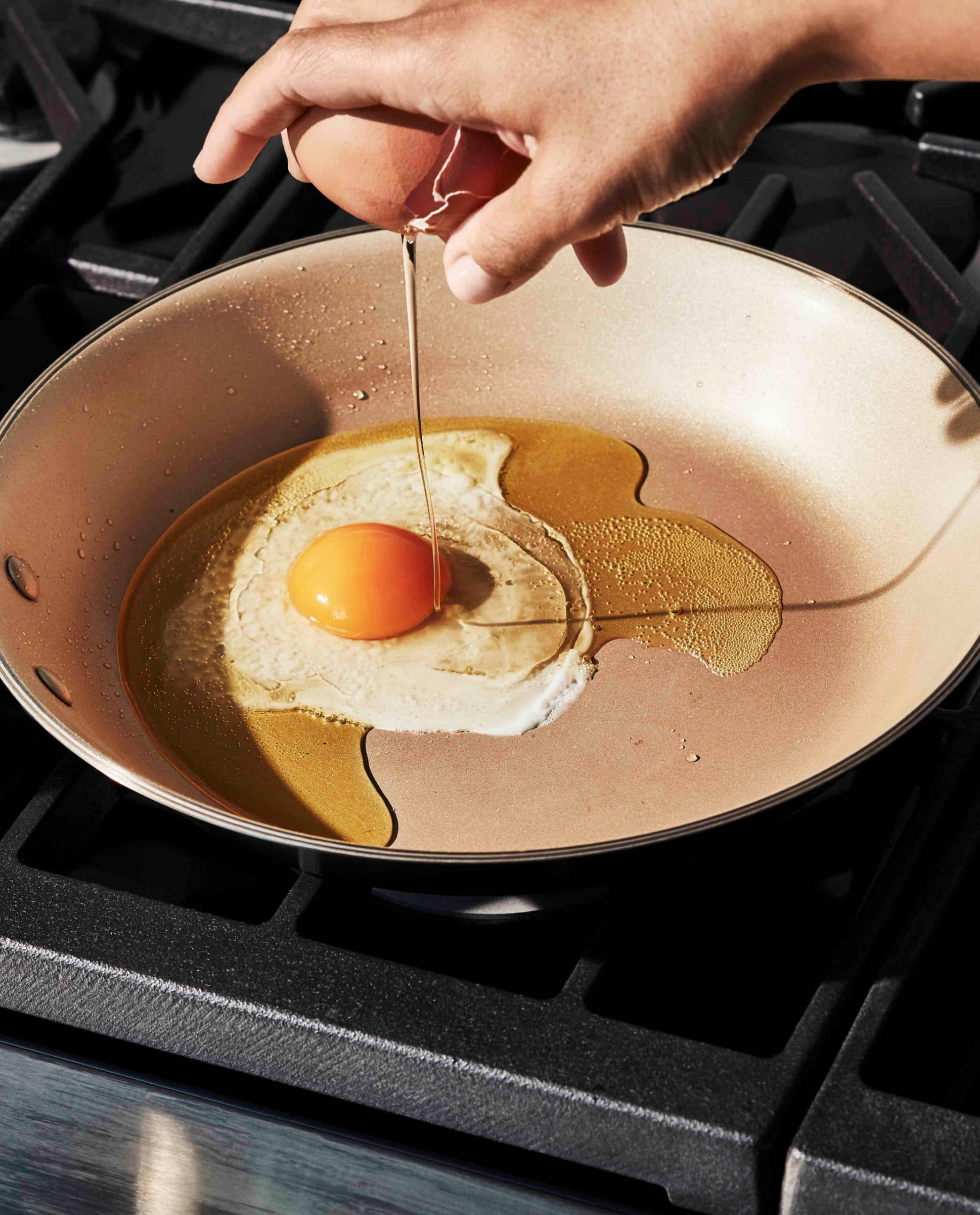 Material | The Kitchen Starter Set - Culinary Toolkit with Wooden Base + Coated Pan - Cooking Utensils