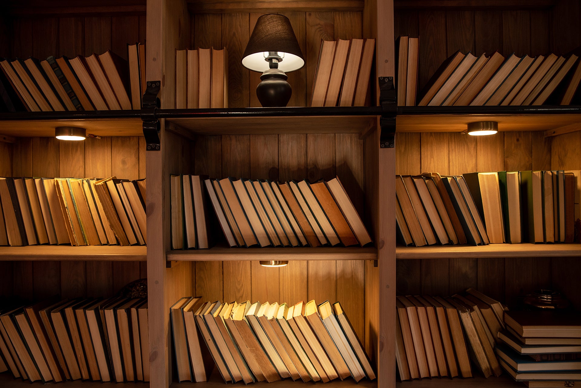 How To Choose The Perfect Bookshelf Led Light Eshine