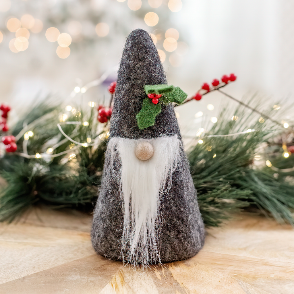 Handmade Felted Wool Christmas Gnomes Decorations - Adorable Holiday Gnomes Aesthetic Christmas Decor Ornaments for Mantle, Table, or Shelf 