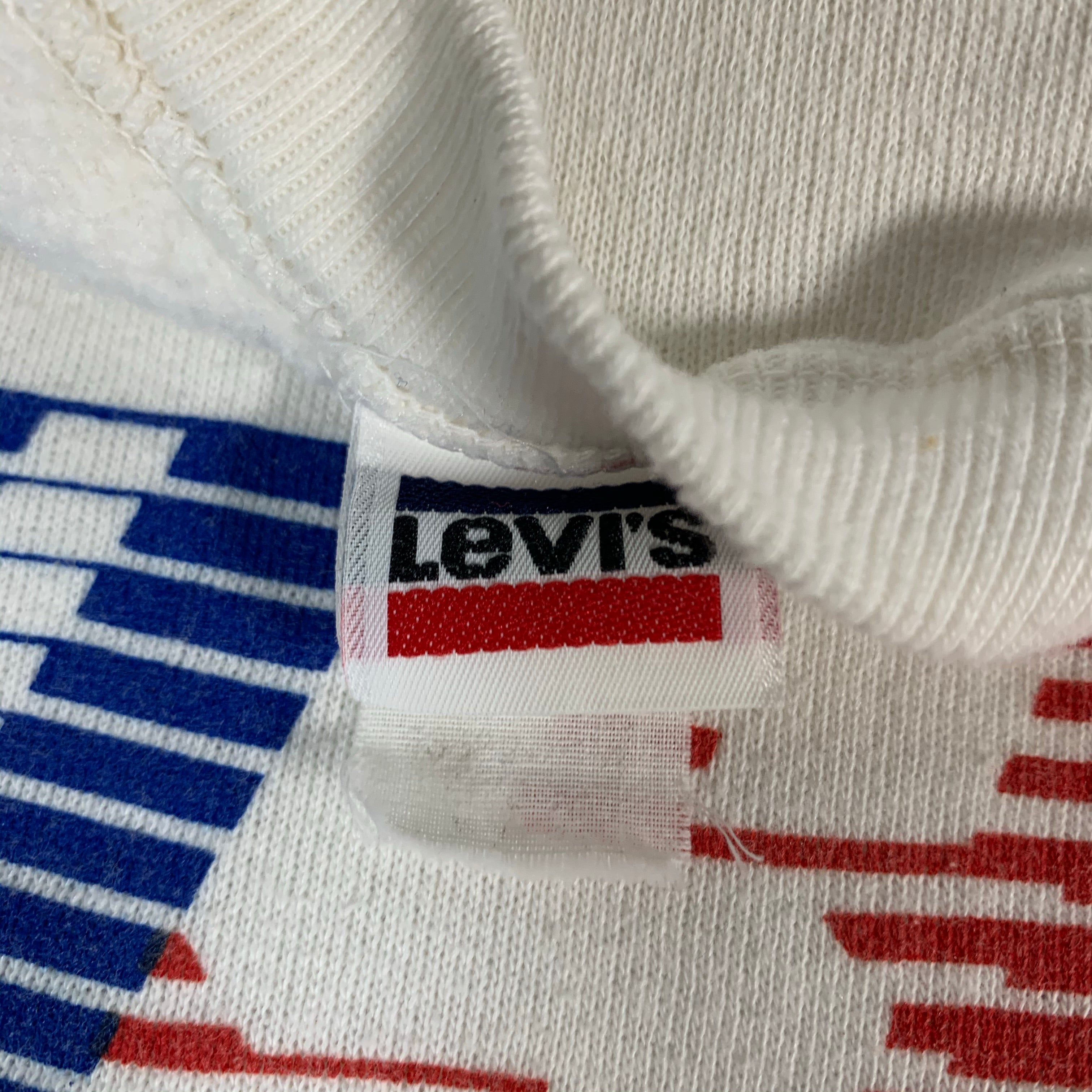 levis white tab