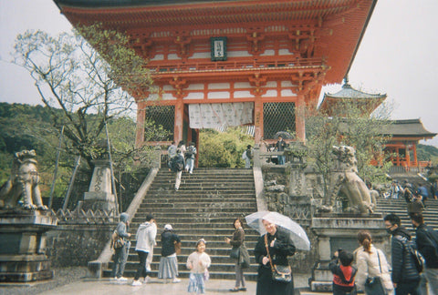 Isabella Schimid hair and make-up artist in front of a temple in Japan