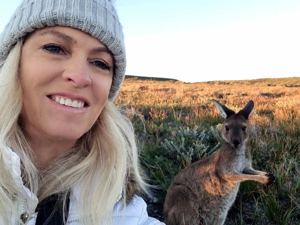 kangaroo framed in a selfy shot at cape le grand 