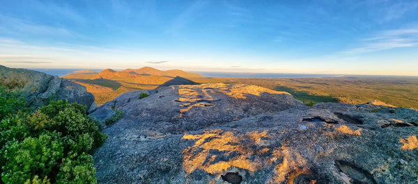 pano on top of frenchmans peak in cape le grand park