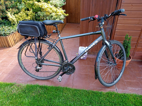 David showing us the BTR rear rack pannier bag on his bike, customer photo!