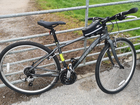 BTR Frame Bike bag shown on a bike - sitting on the crossbar 