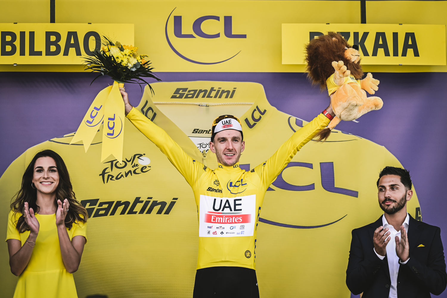 Adam Yates 2023 Tour de France yellow jersey