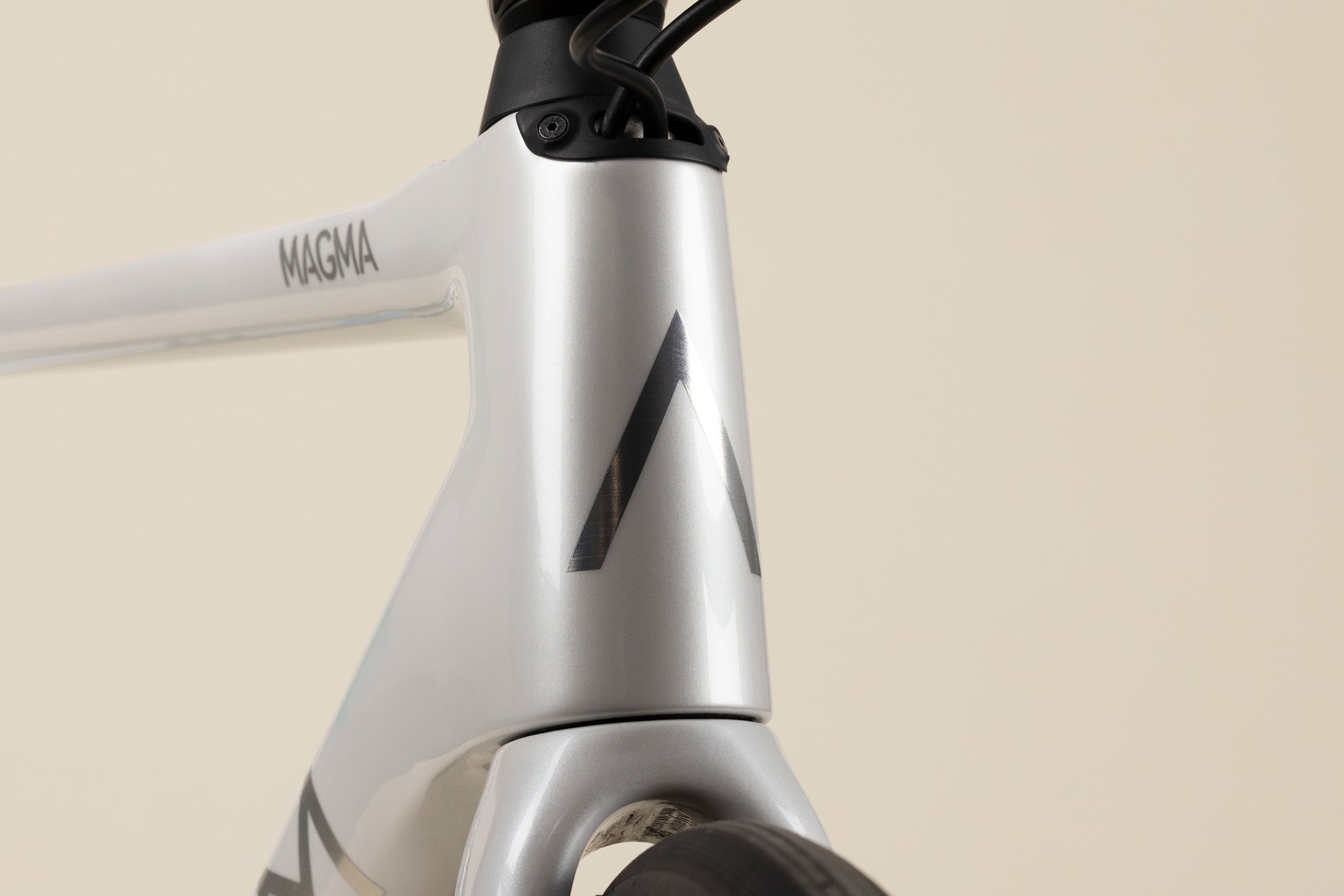 Aurum Magma headset cable routing