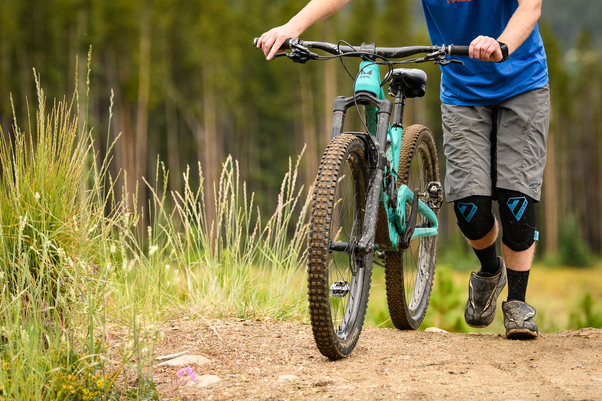 Mountain biking lightweight knee pads 