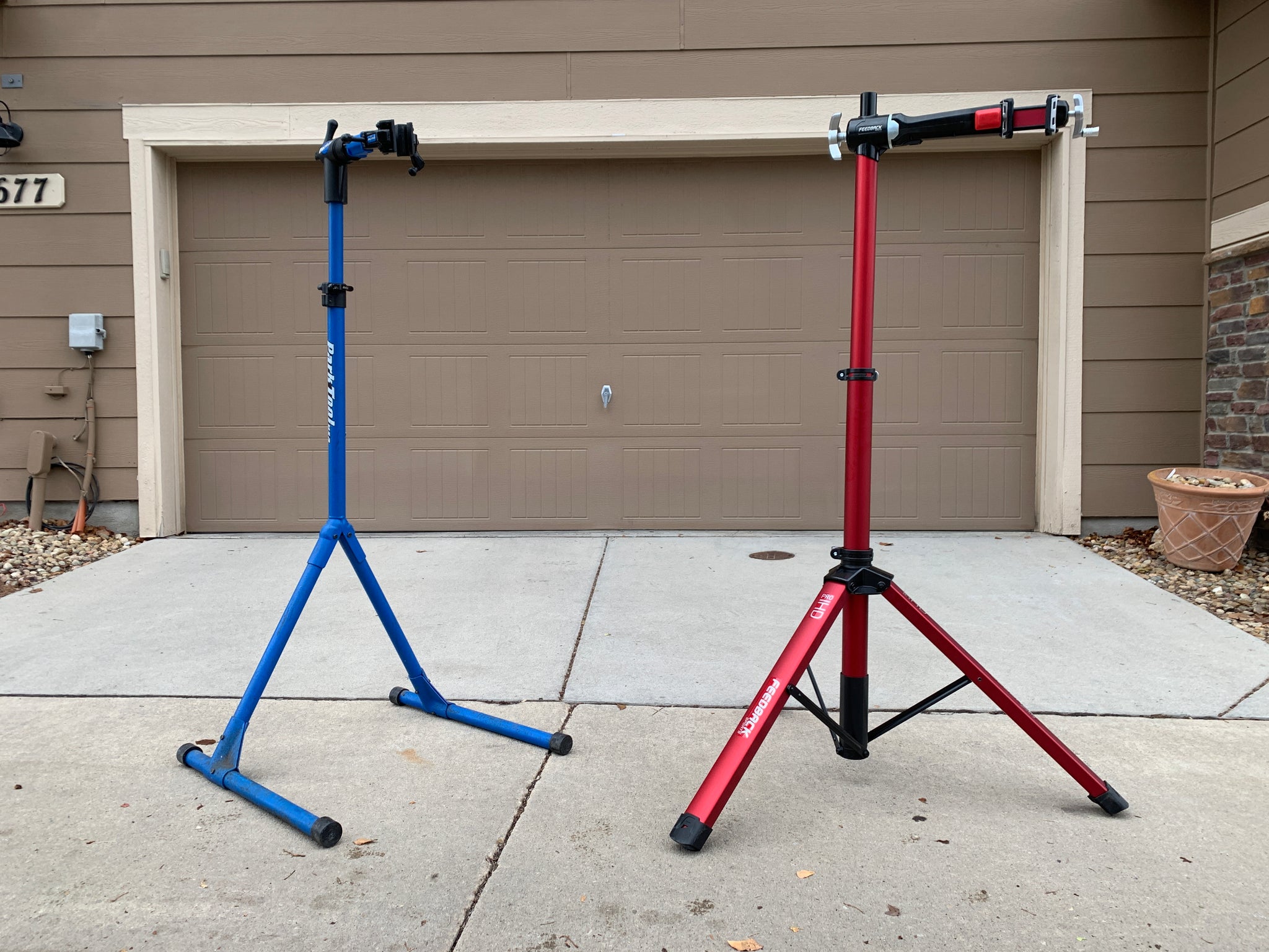 Feedback Sports Pro Mechanic HD vs. Park Tool PCS-4 bike repair stand review