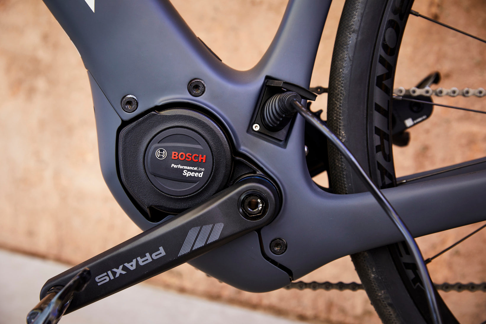 Charging Bosch e-bike battery motor