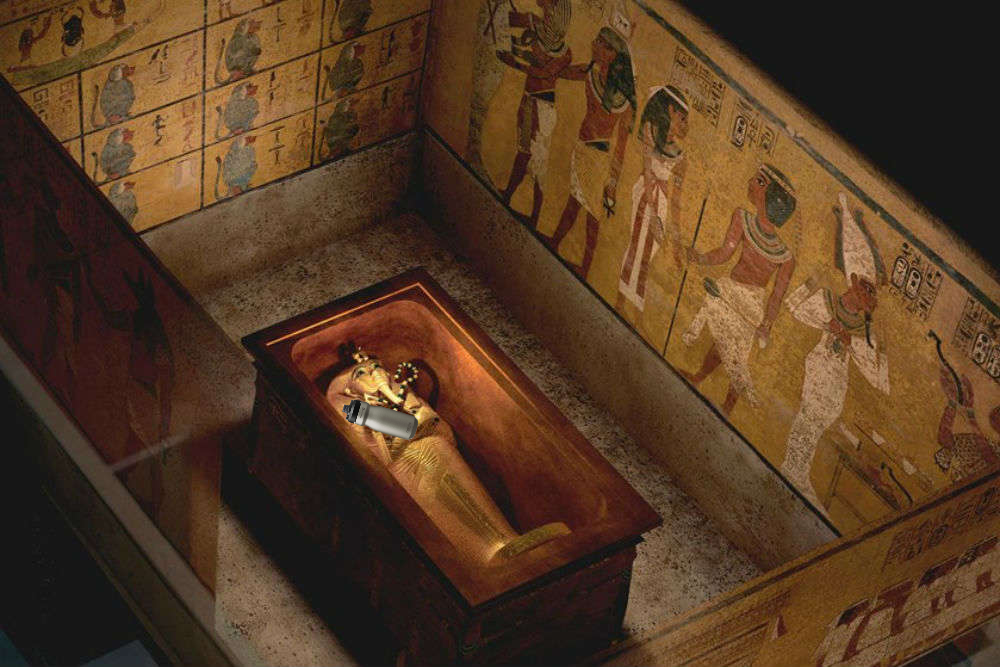Camelbak ti Egyptian tomb