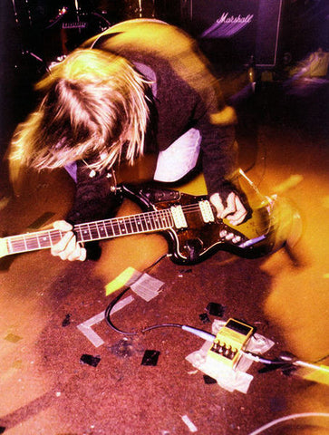 kurt cobain playing live jaguar fender guitar