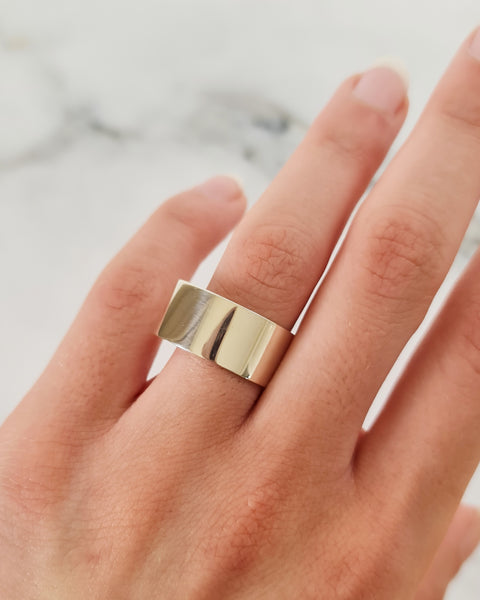 Flat band engagement ring 
