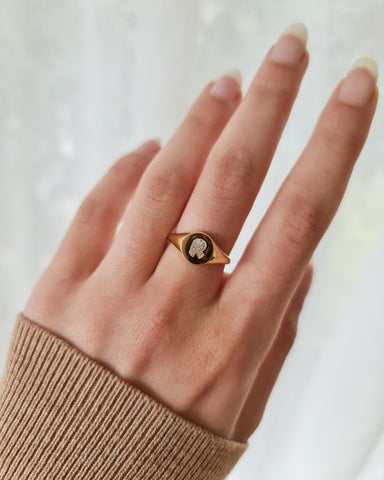 A Gold Signet Ring