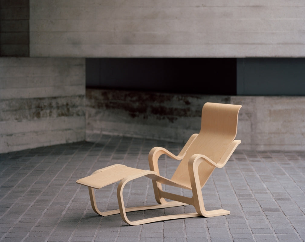 Isokon Plus Isokon Long Chair. Photograph by Rory Gardiner.