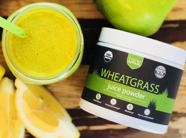 Wheat Grass Juice Powder Smoothie with Lemon