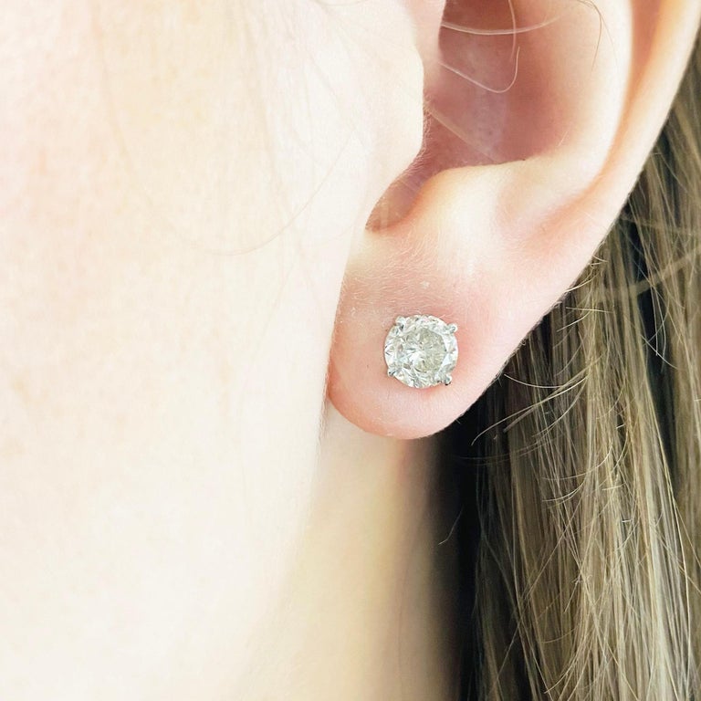 Single stone diamond earring | Diamond earrings studs, Diamond studs,  Online earrings