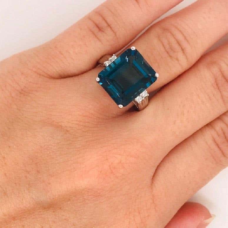 Vintage 3 Carat Blue Topaz Emerald Emerald Cut Ring 18k Gold For Sale at  1stDibs | 3 carat topaz ring, 10mm x 8mm in carats, 3 carat blue topaz ring