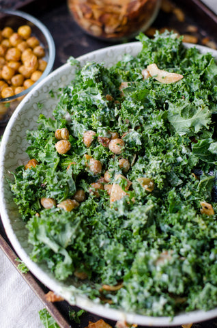 A kale and chickpea salad to maintain healthy winter skin