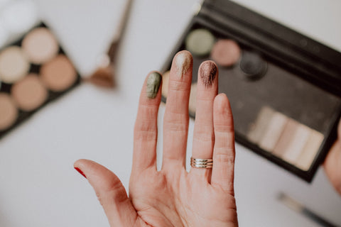 Makeup brush vs. fingers