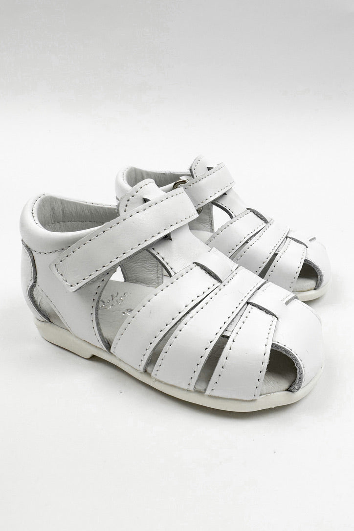 León Shoes X M&J "Pedro" White Leather Sandals | iphoneandroidapplications