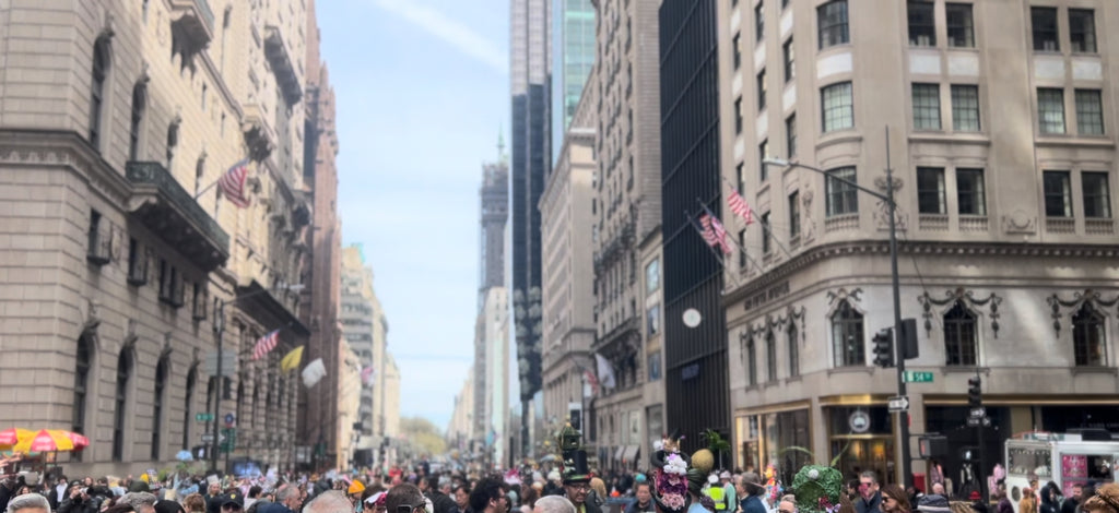 La vivace strada di New York perfetta per le borse a tracolla