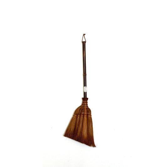 https://cdn.shopify.com/s/files/1/2330/8397/products/shuro-angle-broom-159636.jpg?v=1683502382&width=533